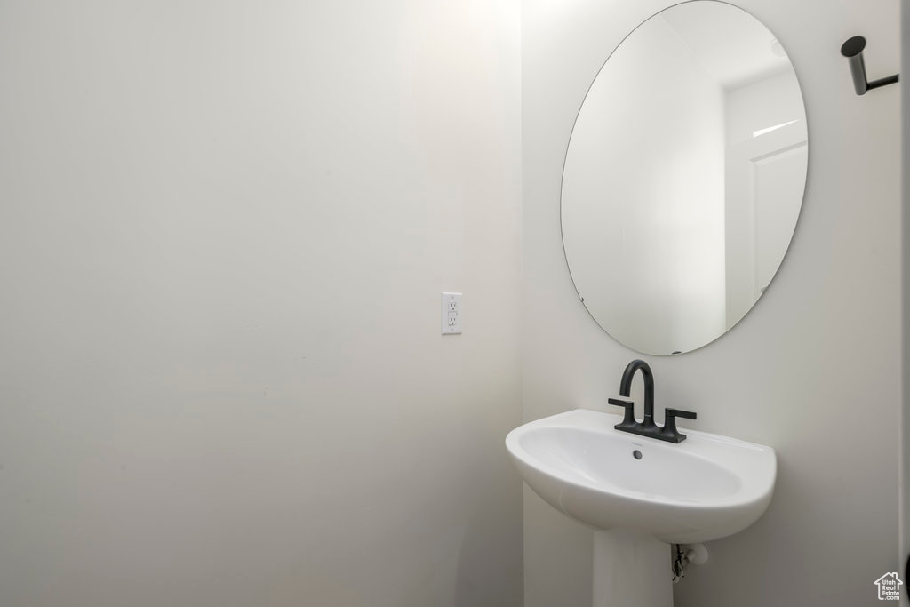 Bathroom with sink