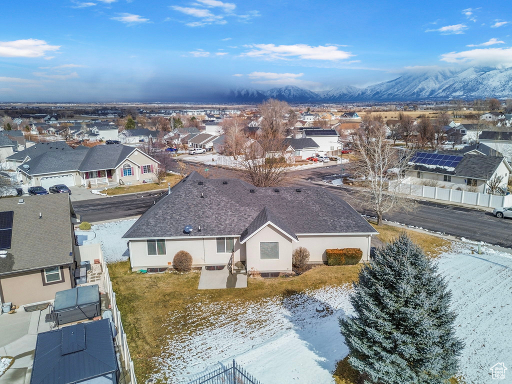 Snowy aerial view featuring a mountain view