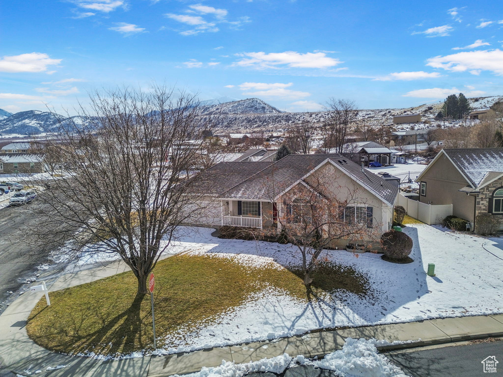 Snowy aerial view with a mountain view