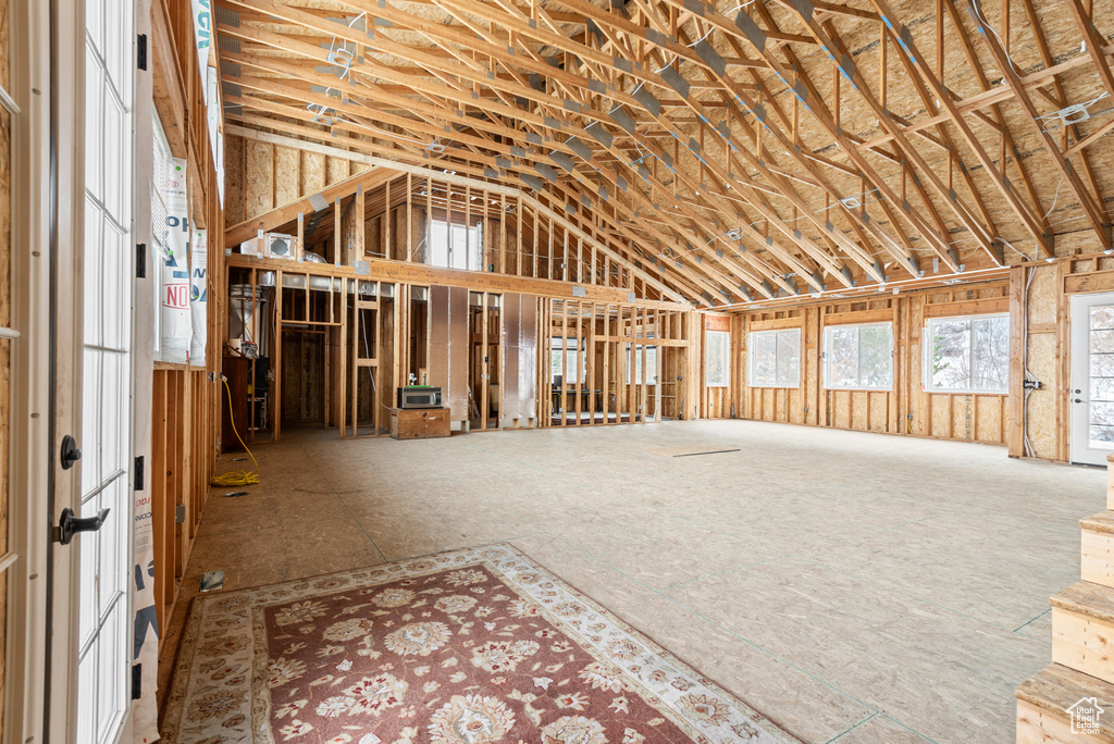 Miscellaneous room with vaulted ceiling