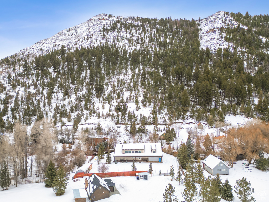 Snowy aerial view featuring a mountain view