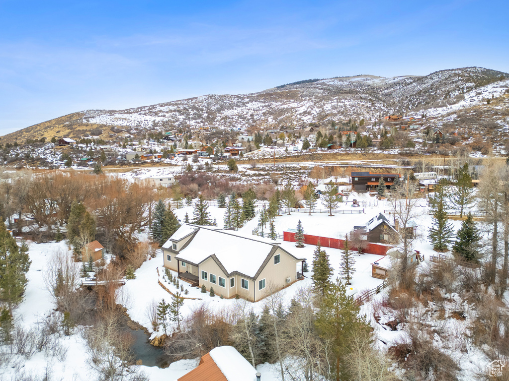 Snowy aerial view with a mountain view