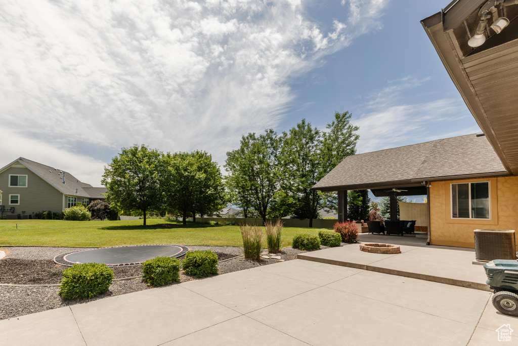 View of patio featuring an outdoor fire pit and a ceiling fan