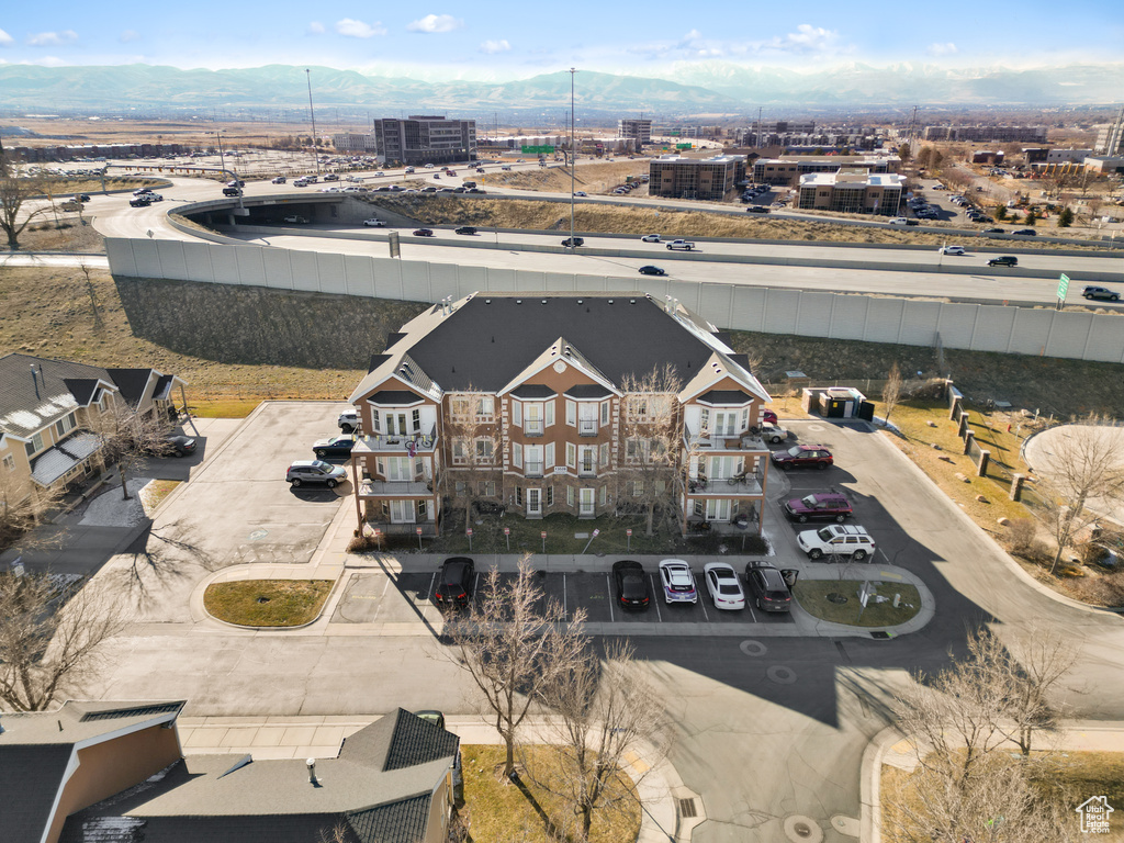 Birds eye view of property featuring a mountain view