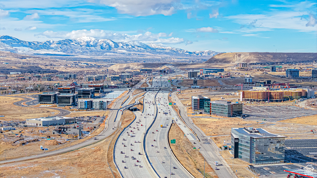 Birds eye view of property featuring a mountain view