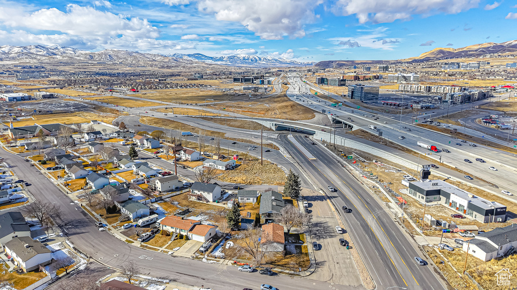 Aerial view with a mountain view