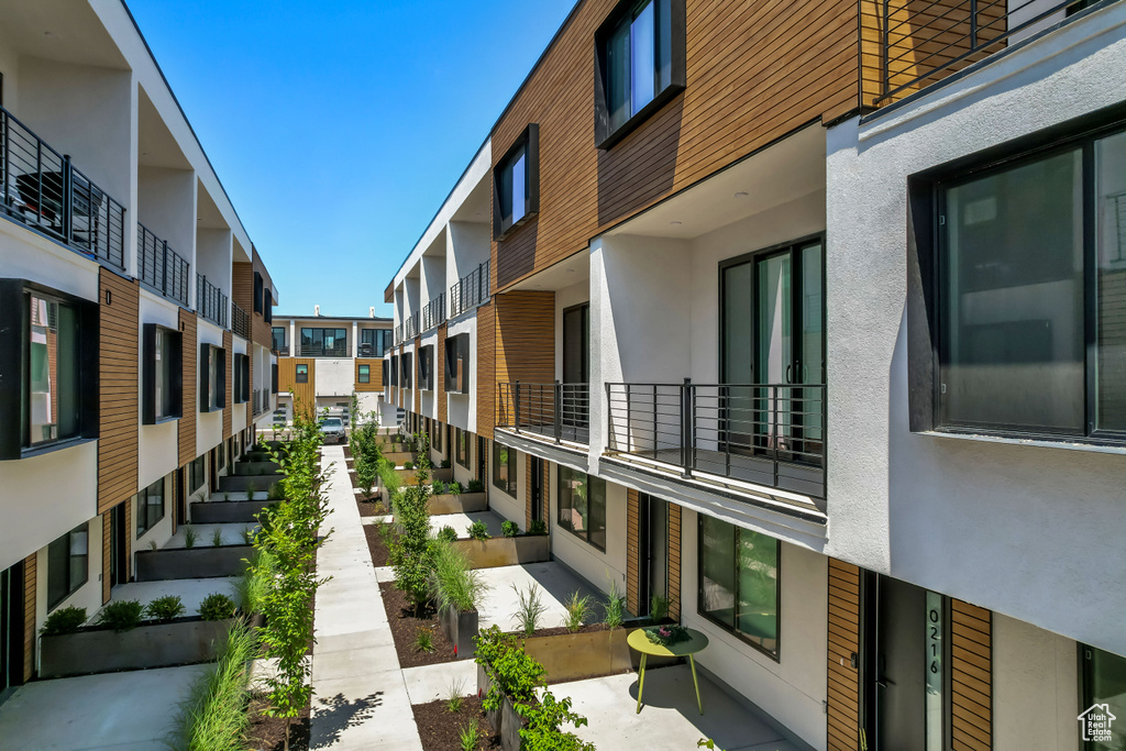 View of home\\\'s community