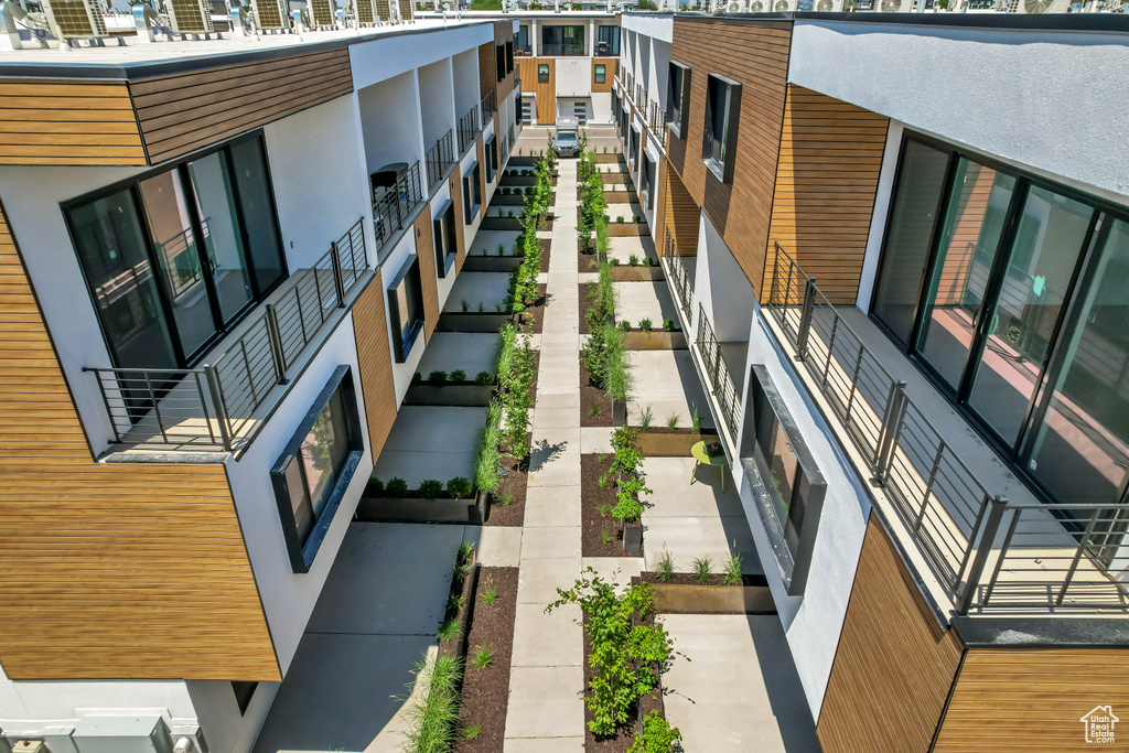 View of apartment building / complex
