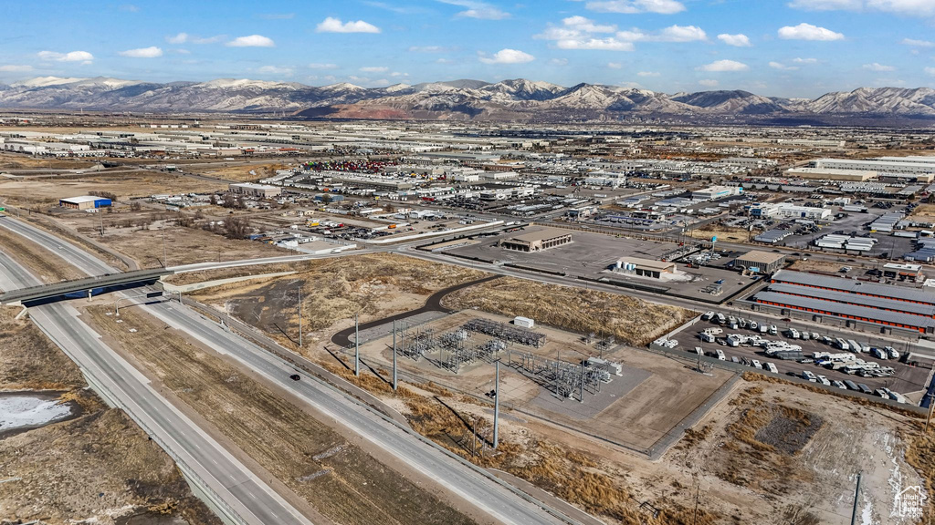 Aerial view with a mountain view