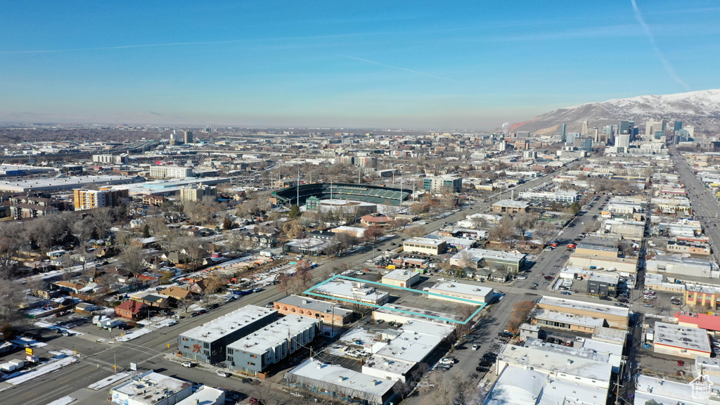 Birds eye view of property featuring a mountain view