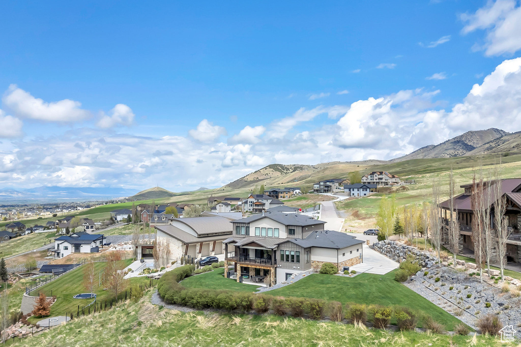Drone / aerial view featuring a mountain view