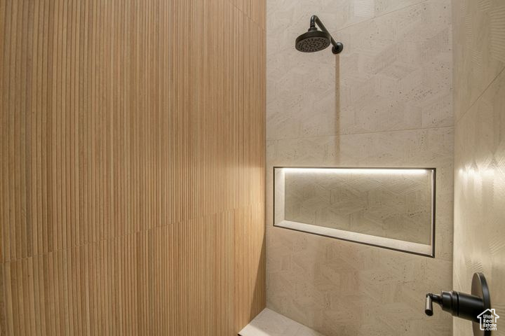 Bathroom featuring tiled shower