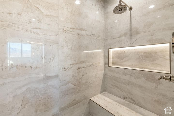 Bathroom featuring a tile shower
