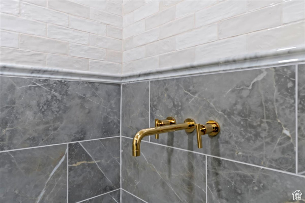 Interior details with a tile shower