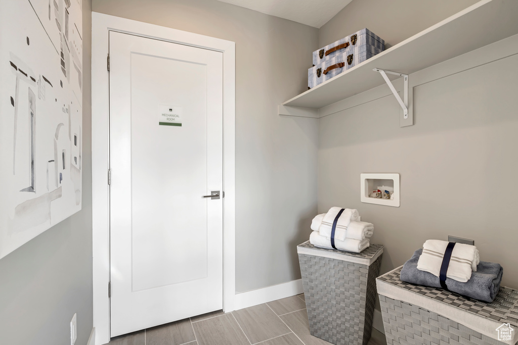 Laundry room featuring washer hookup