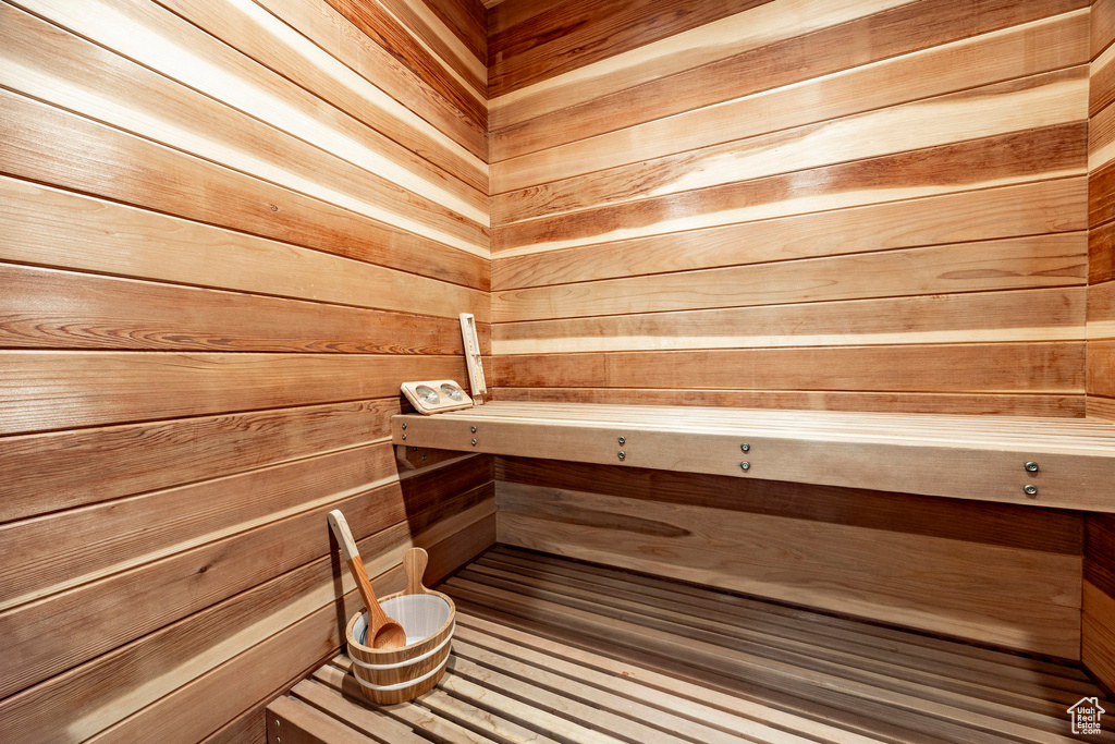Relaxing sauna / steam room with wooden walls