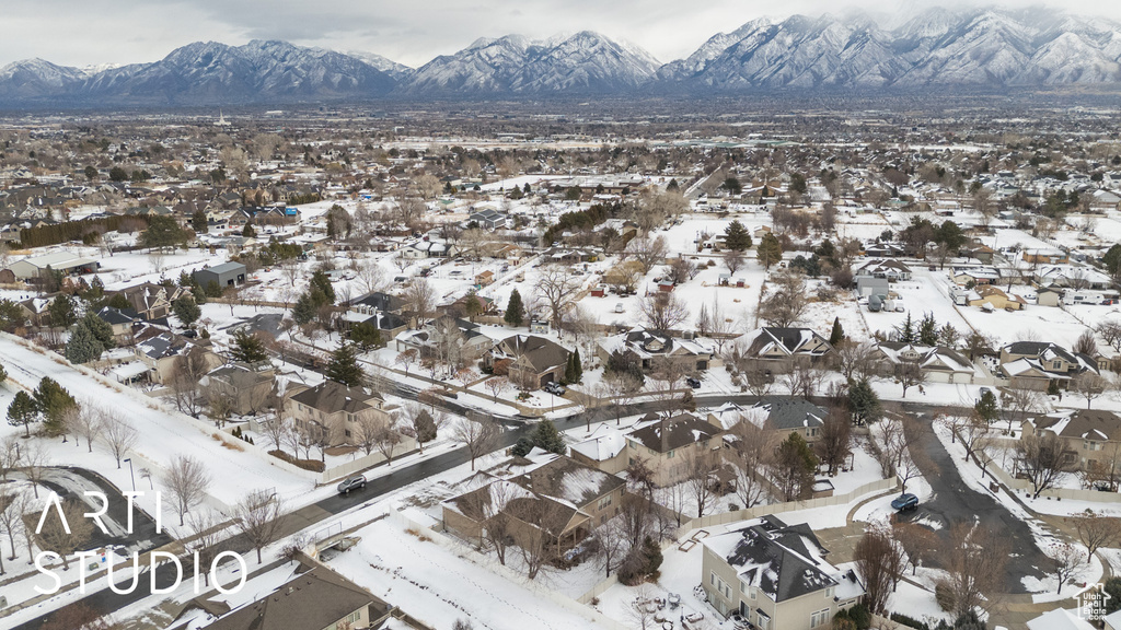 Snowy aerial view featuring a mountain view