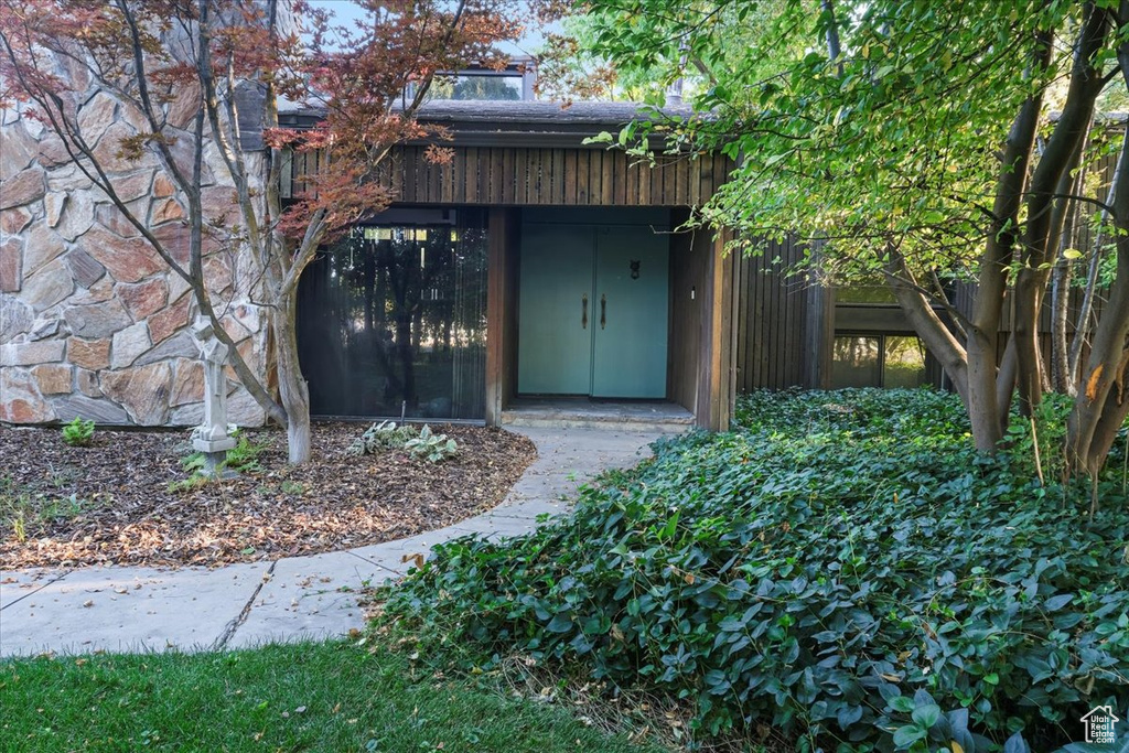 View of property entrance