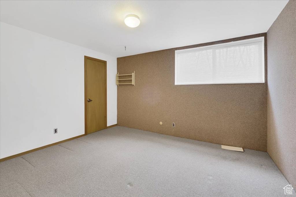 Unfurnished room with carpet flooring