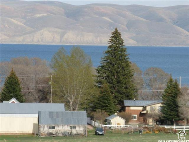 View of water feature featuring a mountain view