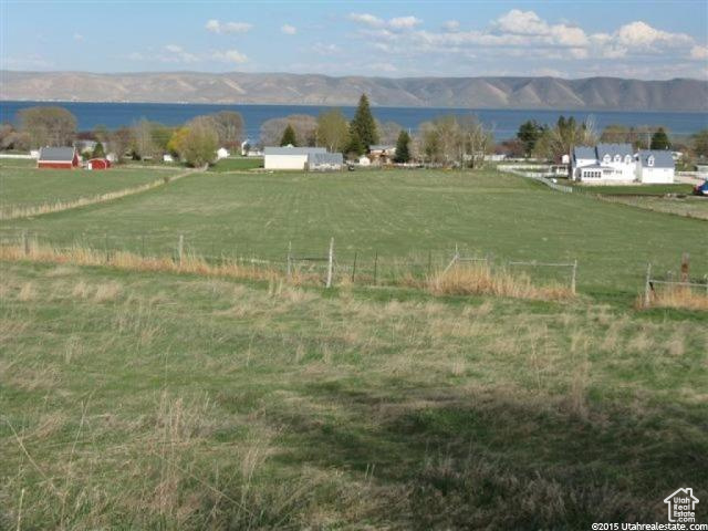 View of property\'s community featuring a yard, a rural view, and a mountain view