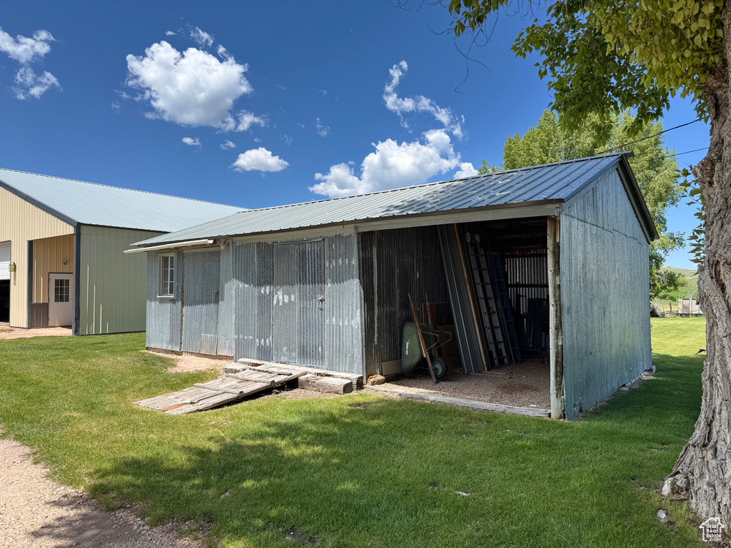 View of pole building featuring a lawn
