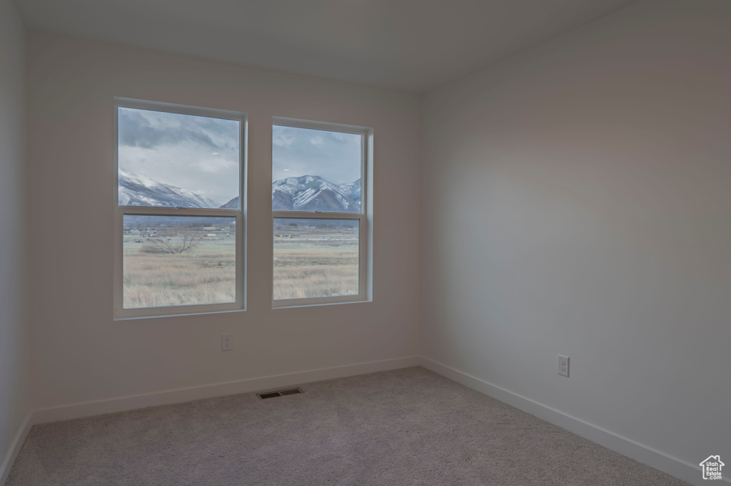 Carpeted empty room with baseboards