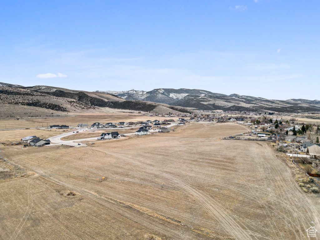 Aerial view with a mountain view