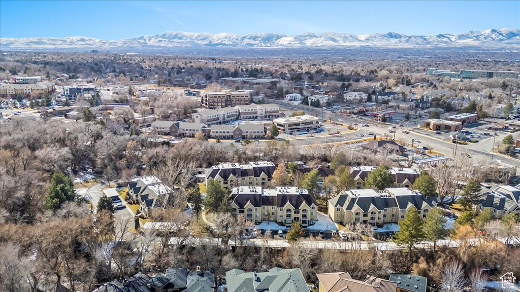 Bird's eye view featuring a residential view and a mountain view