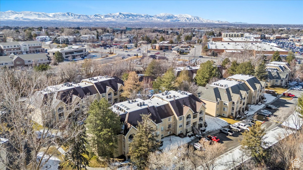 Bird's eye view featuring a residential view and a mountain view