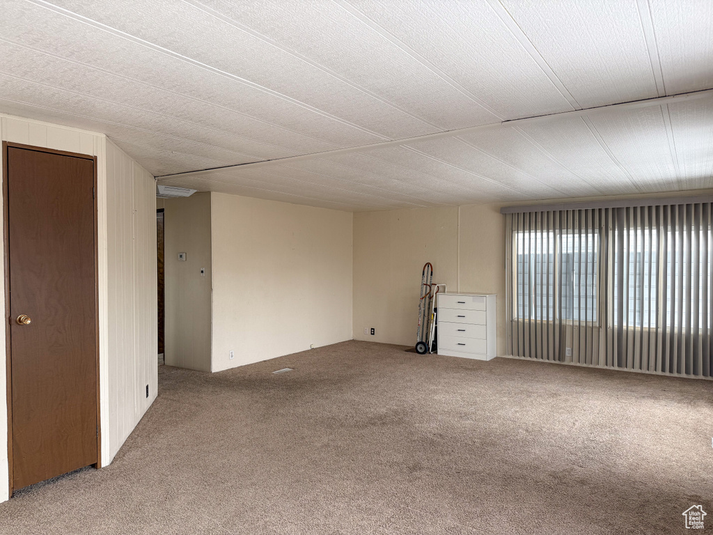 Empty room with carpet