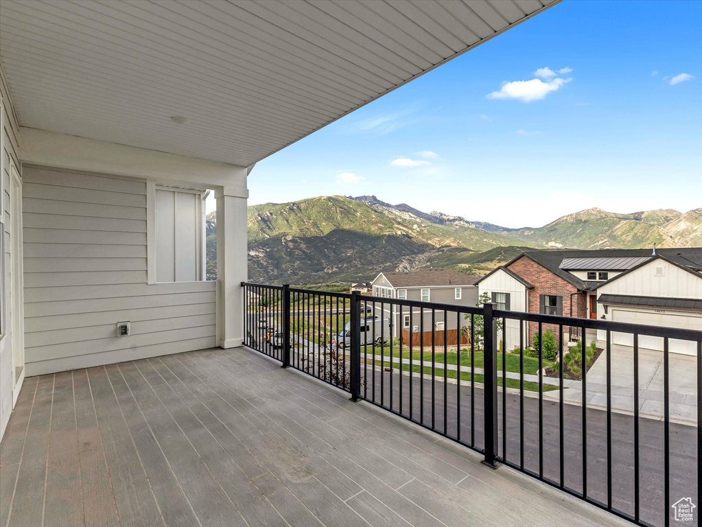Balcony featuring a mountain view