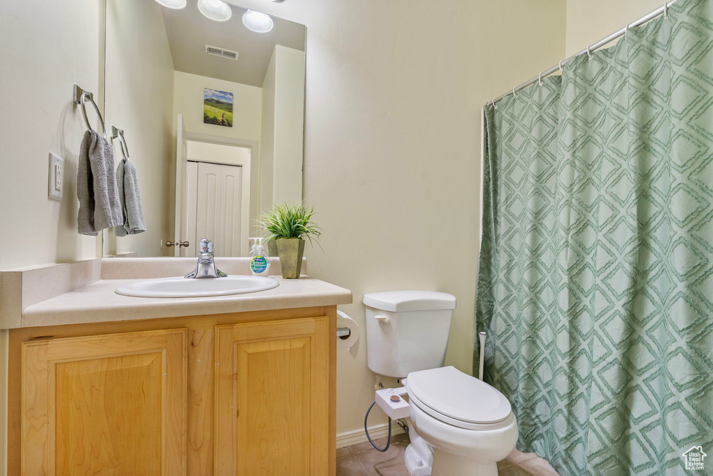 Bathroom featuring a closet, visible vents, toilet, vanity, and a shower with curtain