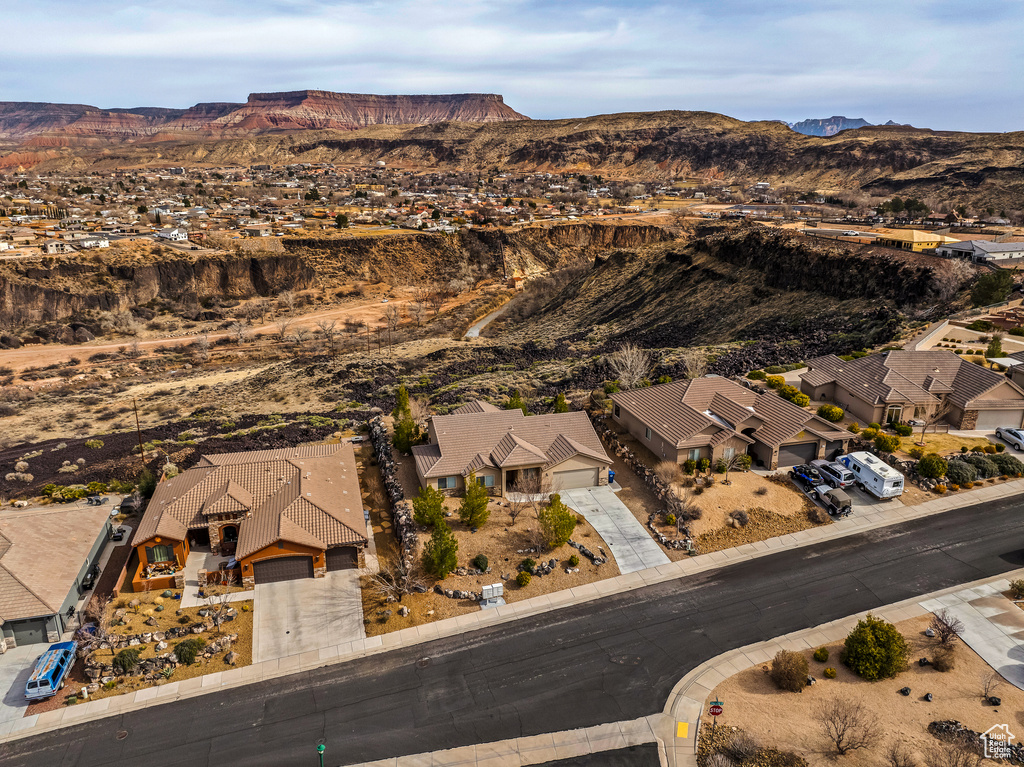 Bird's eye view featuring a residential view and a mountain view