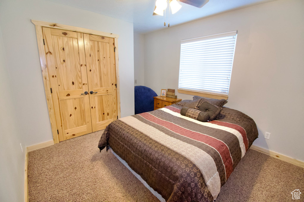 Bedroom featuring a ceiling fan, baseboards, and carpet flooring