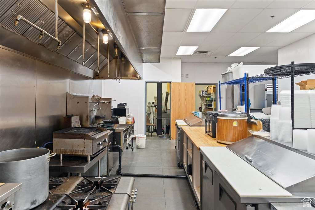 Kitchen featuring visible vents, light countertops, a paneled ceiling, and a center island