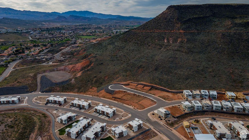 Birds eye view of property featuring a mountain view