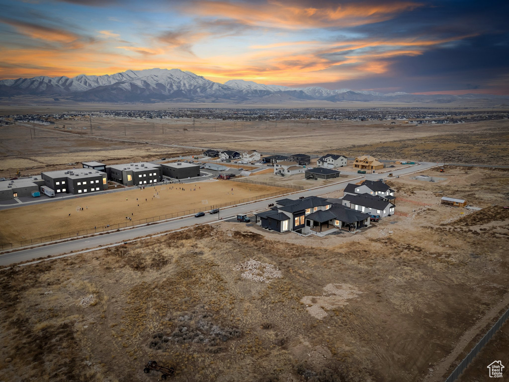 Aerial view with a mountain view