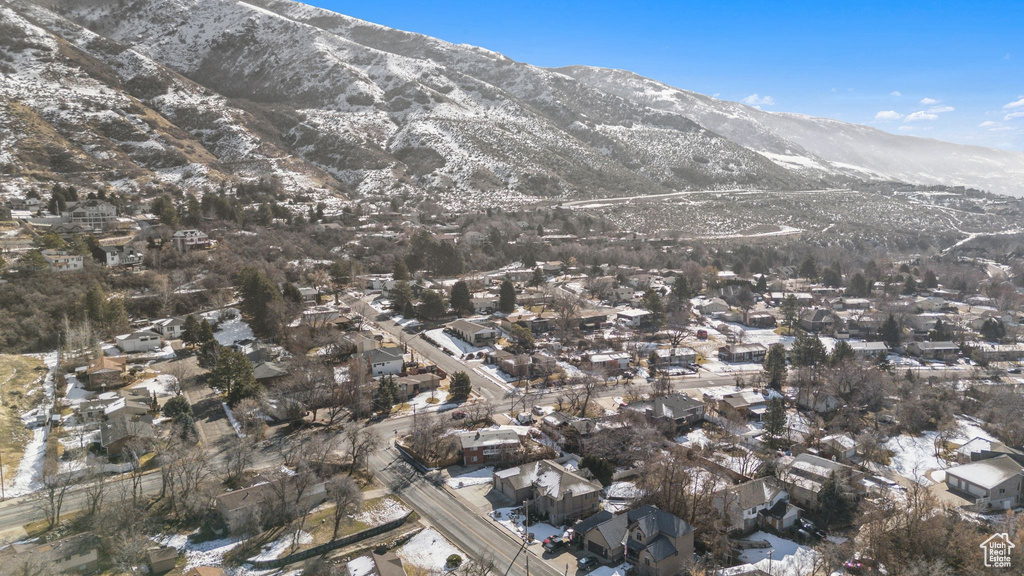 View of mountain feature featuring a residential view