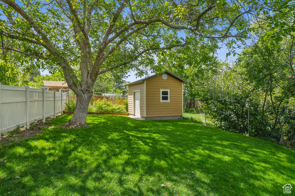 View of yard featuring an outbuilding and a storage unit