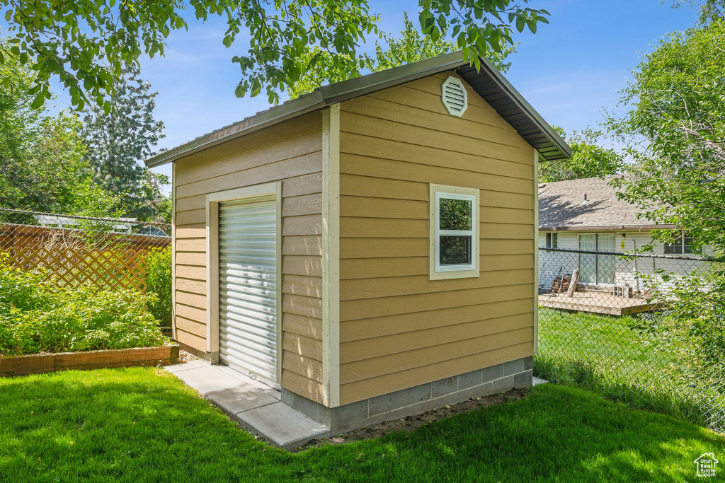 View of outbuilding with an outbuilding