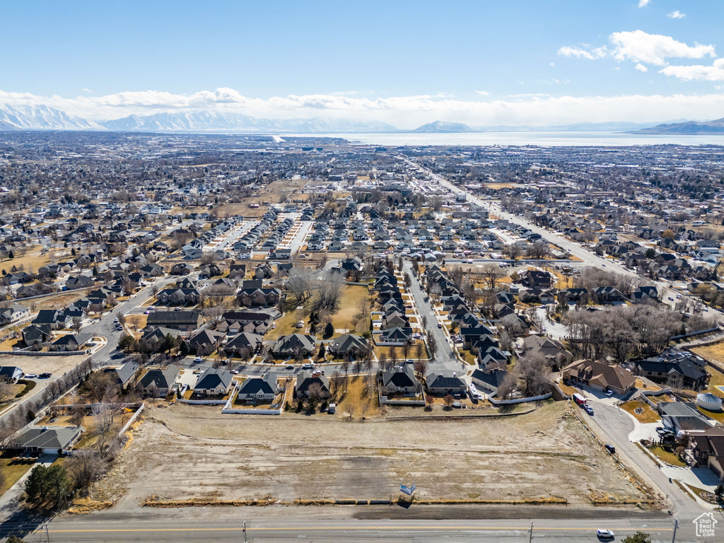 Bird's eye view featuring a residential view and a mountain view