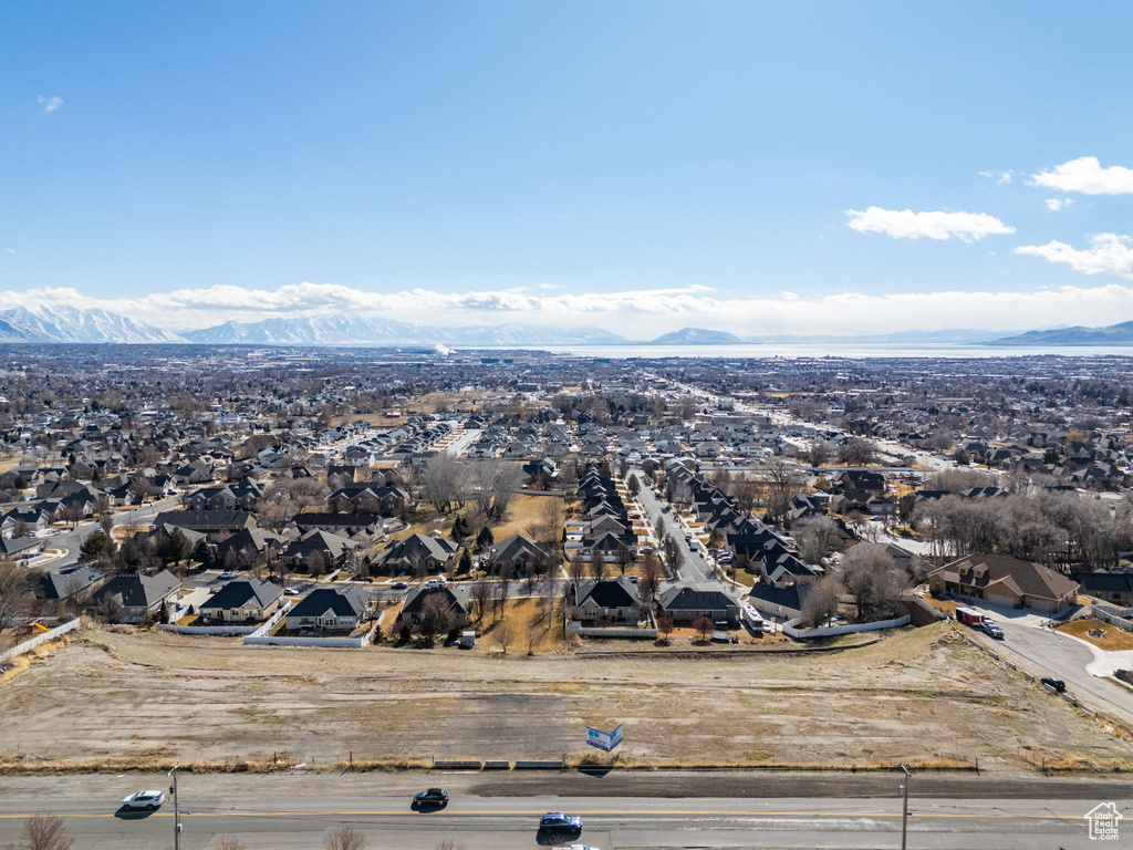 Bird's eye view featuring a residential view and a mountain view