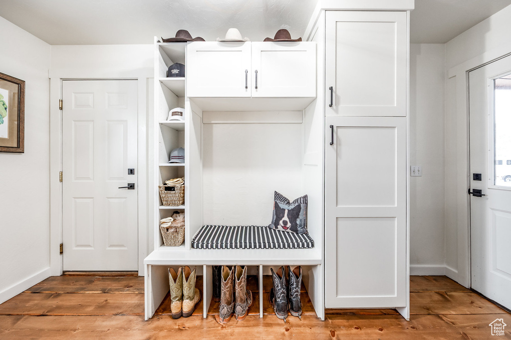 Mudroom with light wood-style floors and baseboards
