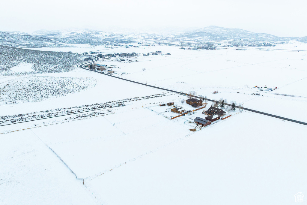 Snowy aerial view featuring a mountain view