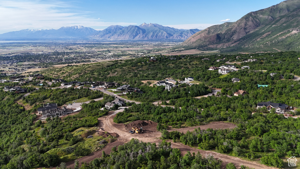 Bird's eye view with a mountain view