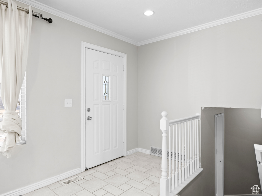 Entrance foyer with visible vents, ornamental molding, baseboards, and recessed lighting