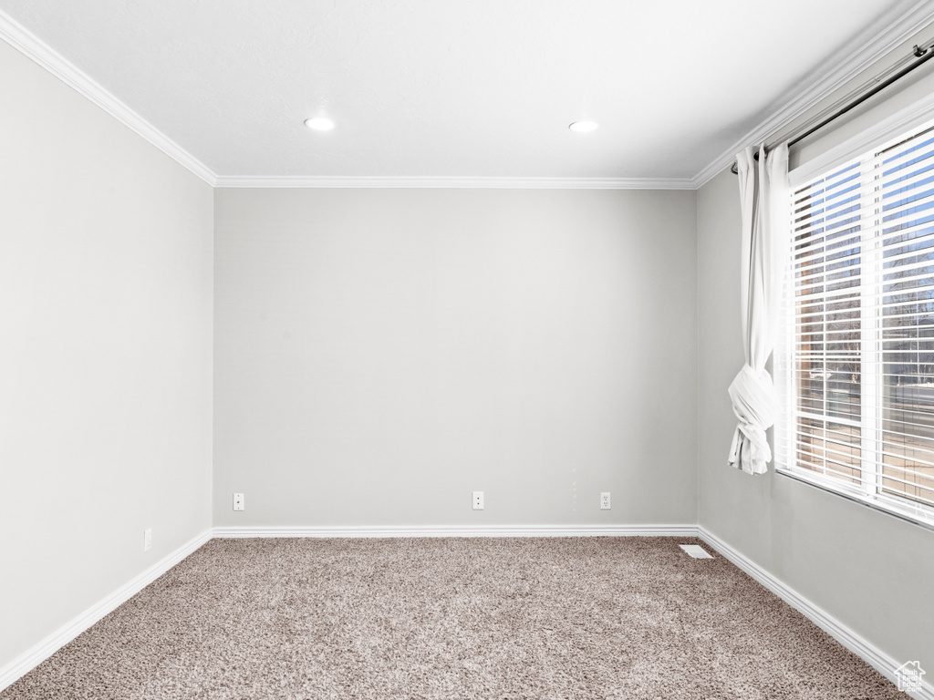 Carpeted spare room with ornamental molding, recessed lighting, and baseboards