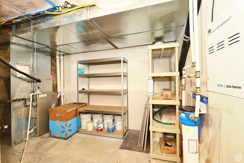 Storage featuring heating unit