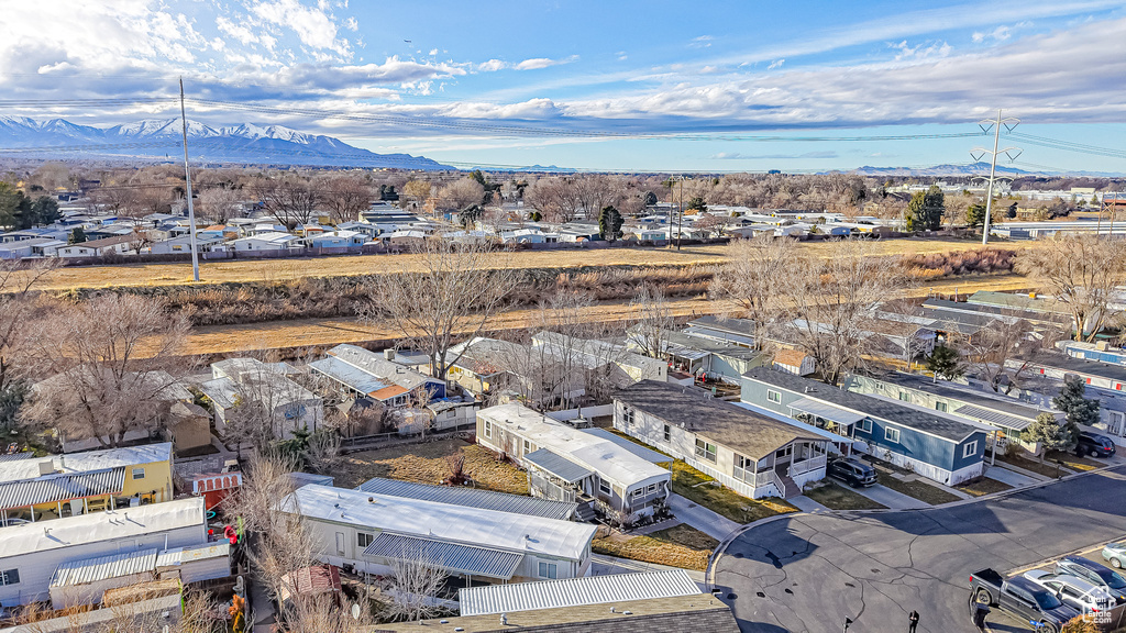 Aerial view with a mountain view